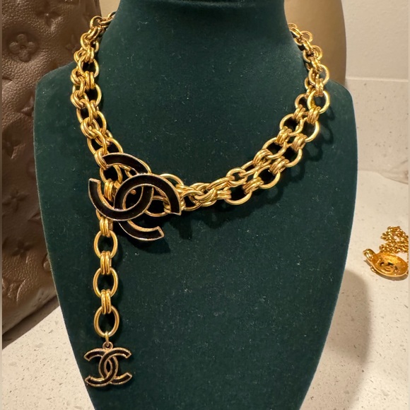 CHANEL Jewelry - CHANEL 24k Gold plated Vintage necklace/belt